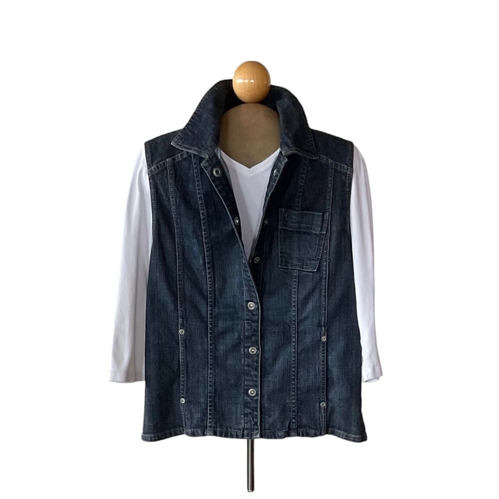CHICO’S Platinum Denim Vest  size 1 MED BLUE Wash Front & Side Pockets LIKE NEW!